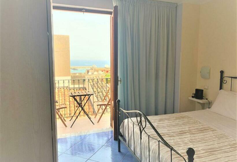 Quarto Quadruple Standart com Varanda, Badia Rooms & Breakfast