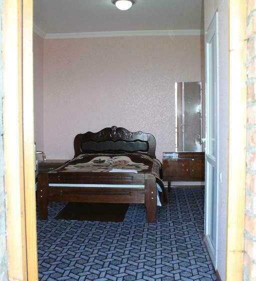 Economy Triple Room, Guest House Shota