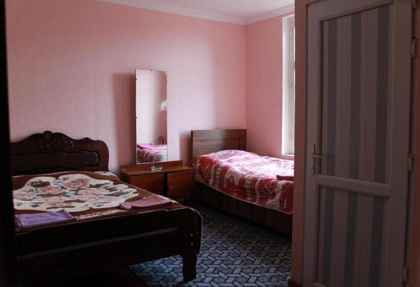 Economy Triple Room, Guest House Shota