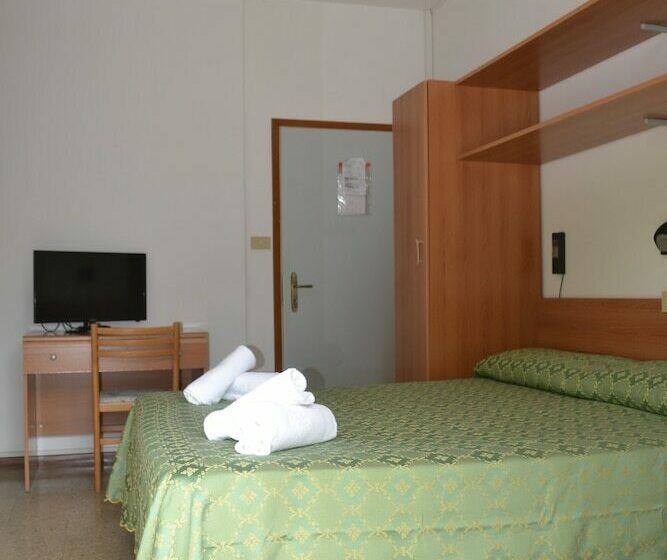 Quarto Estandar, Mirage