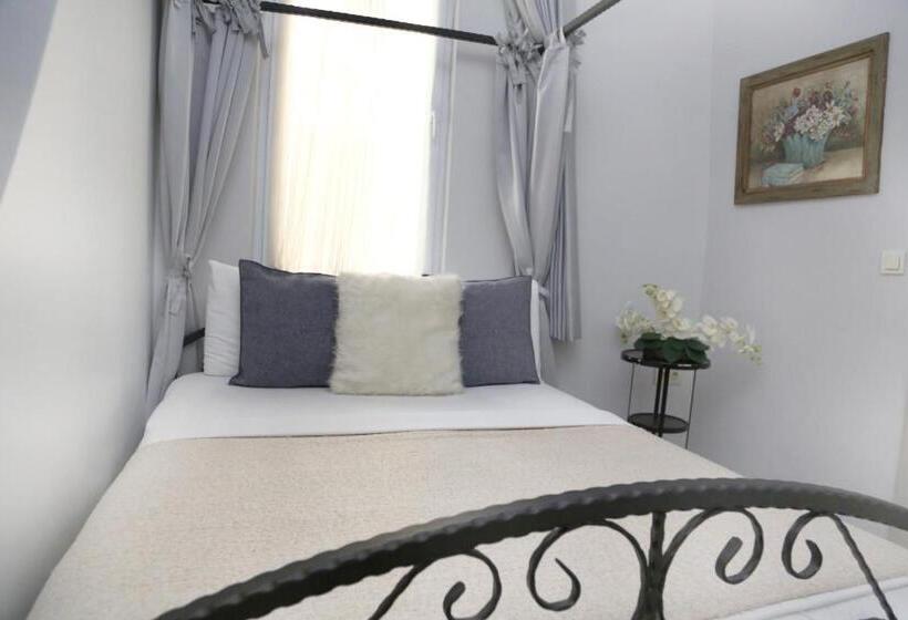 1 Bedroom Apartment with Balcony, Ditto Flats