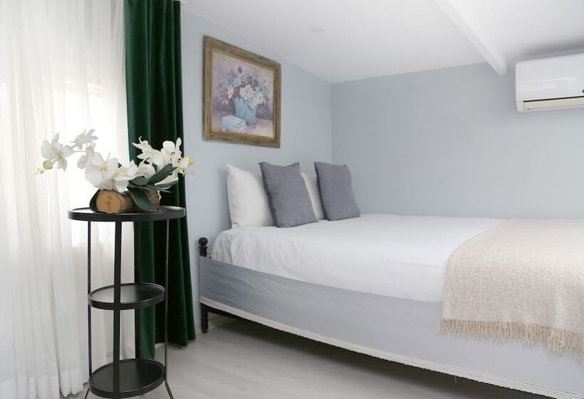 1 Bedroom Penthouse Apartment, Ditto Flats