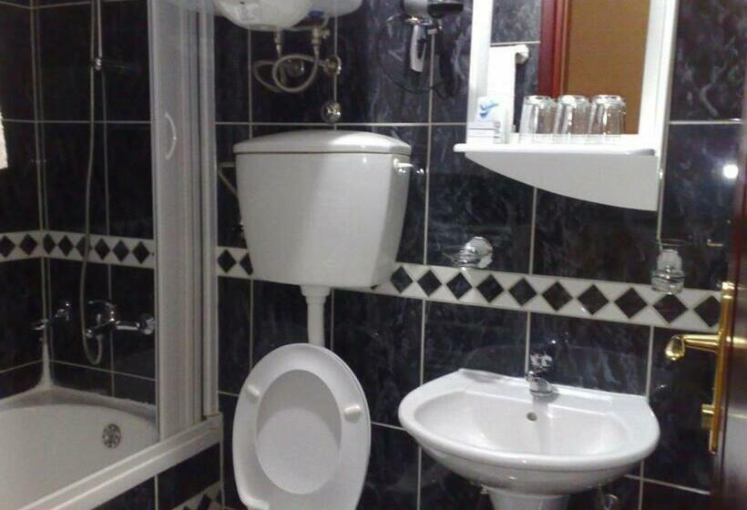 اتاق استاندارد سه نفره, Private Accommodation Lidija Rakočević