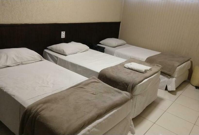 标准三人间, Econotel