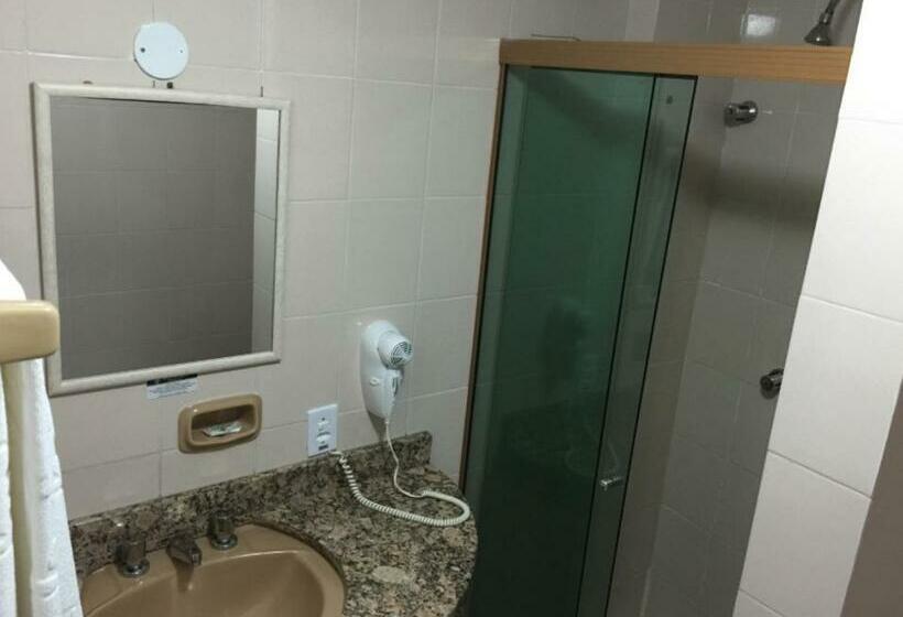 Quarto Triplo Deluxe, Fares Turis