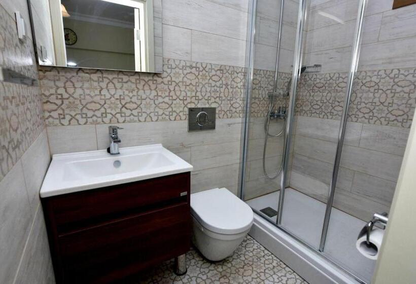 חדר לארבעה סטנדרטי עם נוף לגינה, Pekcan Otel