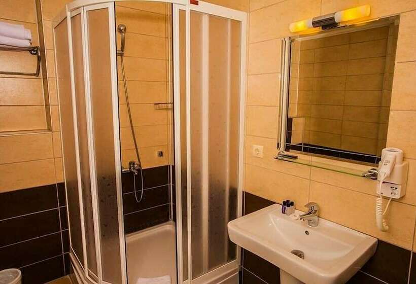 اتاق اکونومی, Grand Akca