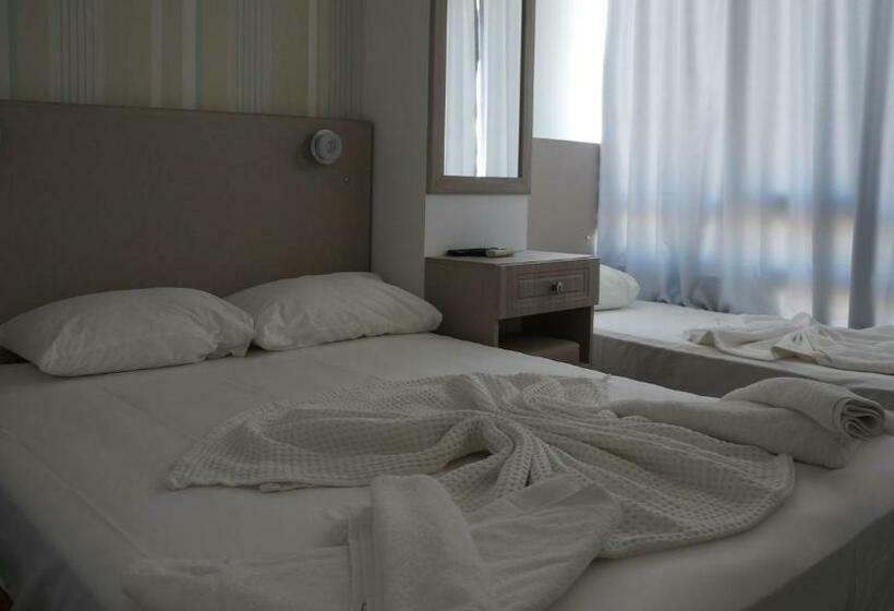 Quarto Triplo Estandar, Marine