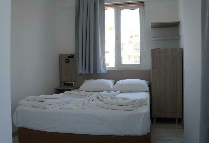 Quarto Estandar com Sacada, Marine