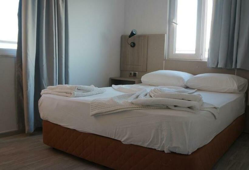 Quarto Estandar com Sacada, Marine