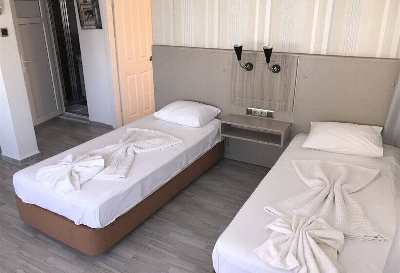 Quarto Familiar, Marine
