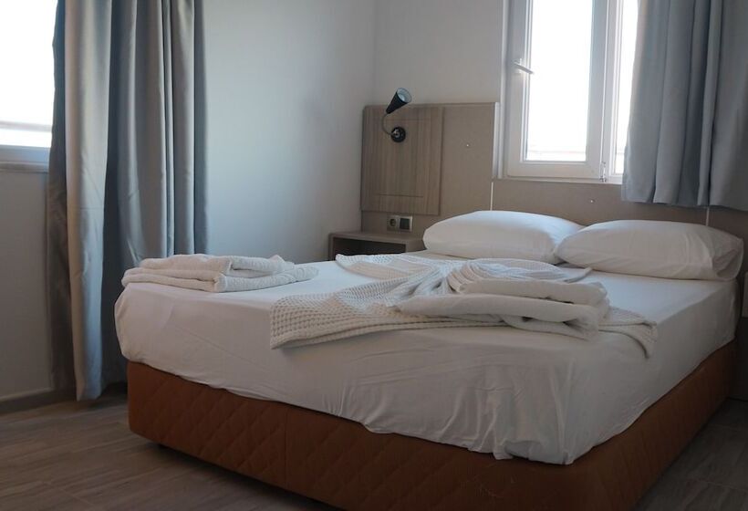 Quarto Familiar, Marine