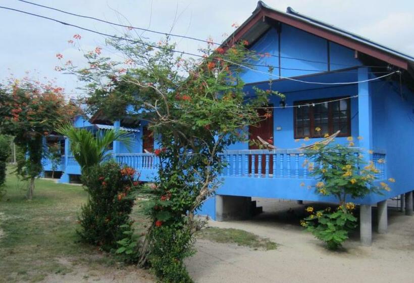 Quarto Triplo Estandar com Sacada, Bang Nam Kem Resort