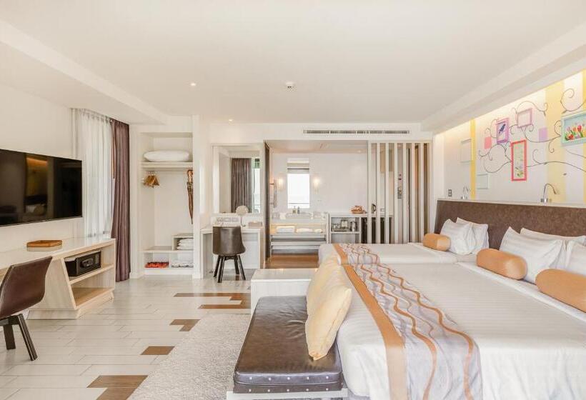 اتاق لوکس با بالکن و چشم‌انداز دریا, Sand Dunes Chaolao Beach Resort