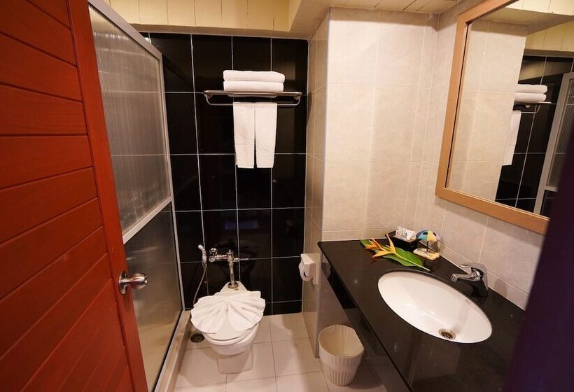 اتاق لوکس با چشم‌انداز دریا, New Travel Beach Hotel & Resort