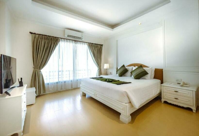سوییت, Royal Nakhara Hotel And Convention Centre