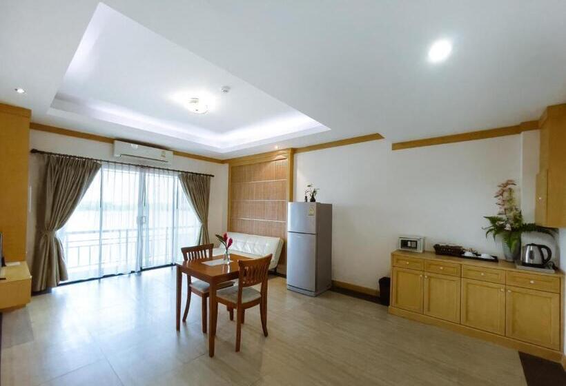 سوییت, Royal Nakhara Hotel And Convention Centre