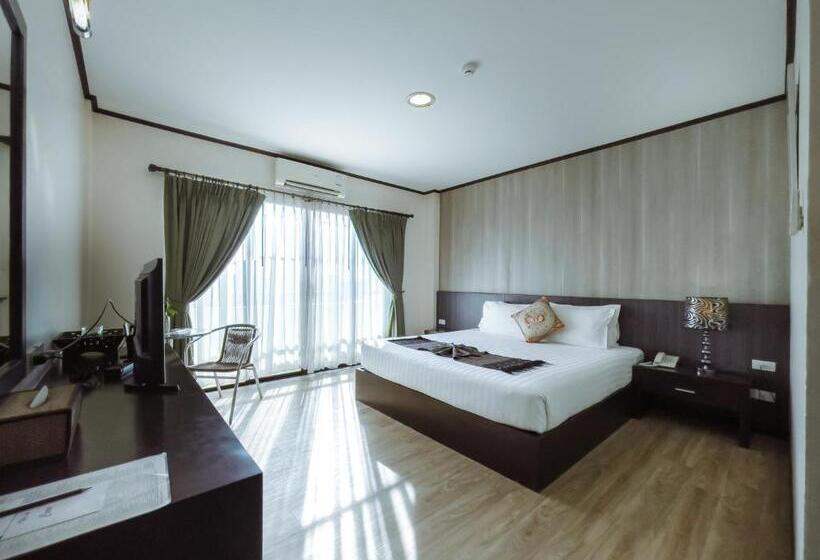 اتاق سوپریور, Royal Nakhara Hotel And Convention Centre