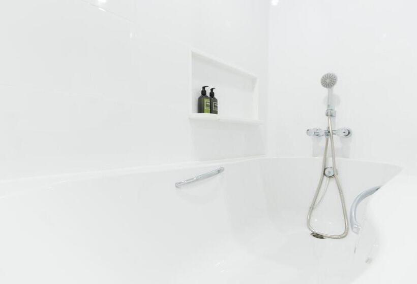 استودیوی لوکس, Jasmine Resort Sriracha