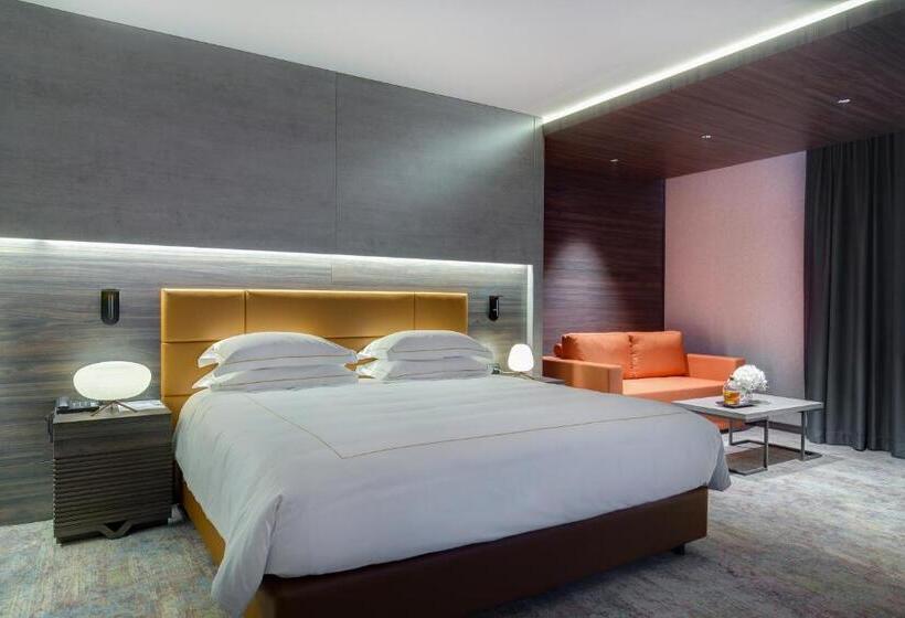 Deluxe Suite, Emerald