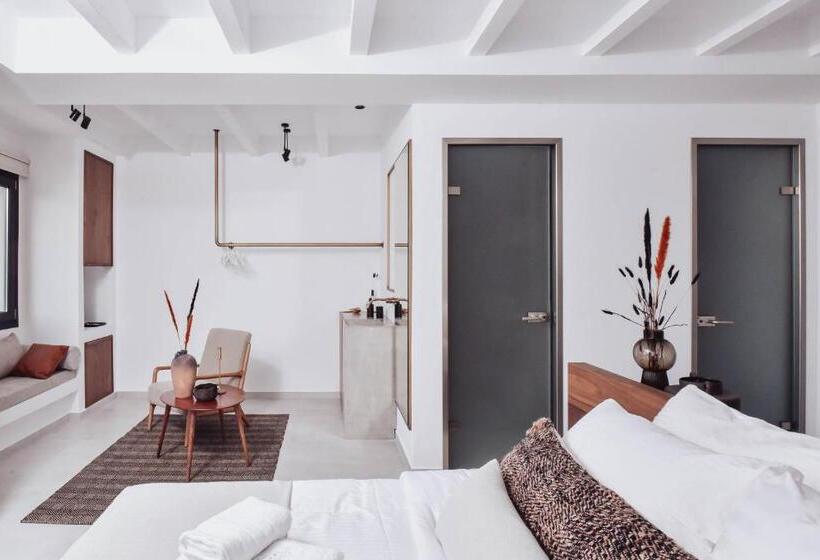 Люкс Superior, Ikaros Suites