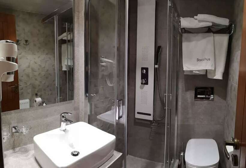 Quarto Triplo Estandar, Bacchus