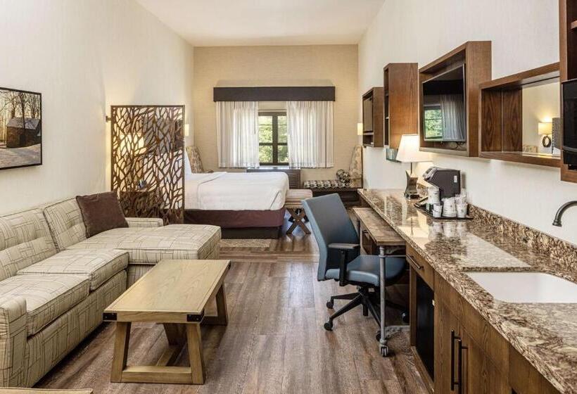스위트 킹사이즈 침대, Best Western Plus Franciscan Square Inn & Suites  Steubenville