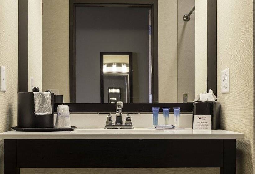 스탠다드 룸 더블 침대, Best Western Plus Franciscan Square Inn & Suites  Steubenville