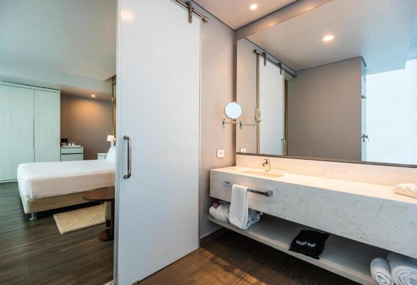 Номер Deluxe Кровать Кинг, Crowne Plaza Barranquilla, An Ihg