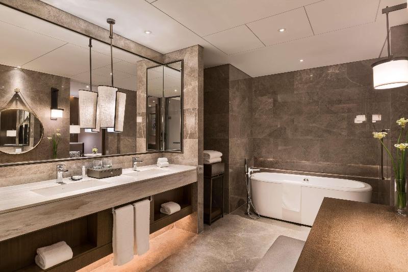 Deluxe Suite King Bed, Doubletree By Hilton Hotel Shiyan