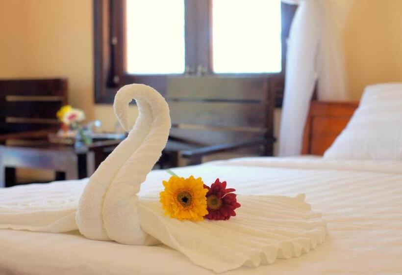 اتاق استاندارد سه تخته با چشم‌انداز باغ, Gold Sand Beach Bungalow