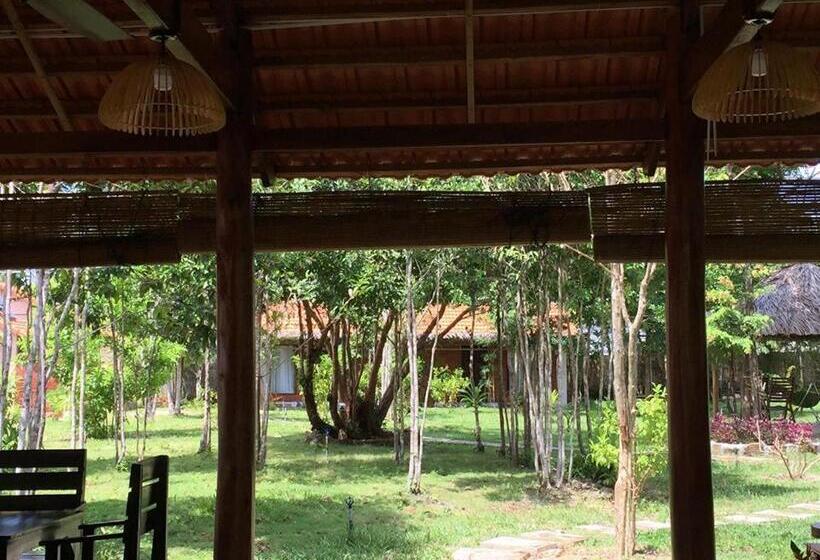 اتاق استاندارد سه تخته با چشم‌انداز باغ, Gold Sand Beach Bungalow