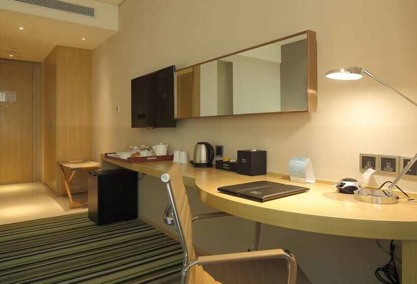 Superior room with lake view, Mercure Nanchang Sunac