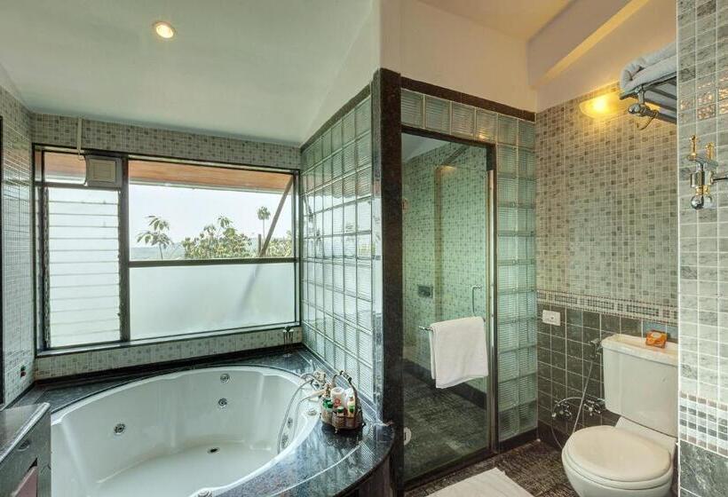 Люкс, Ramsukh Resorts And Spa