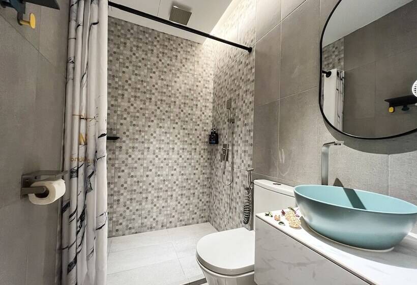 اتاق لوکس خانوادگی, Apple 1 Hotel Queensbay