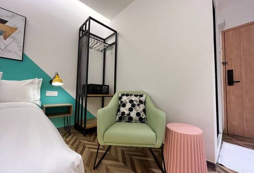 اتاق لوکس خانوادگی, Apple 1 Hotel Queensbay