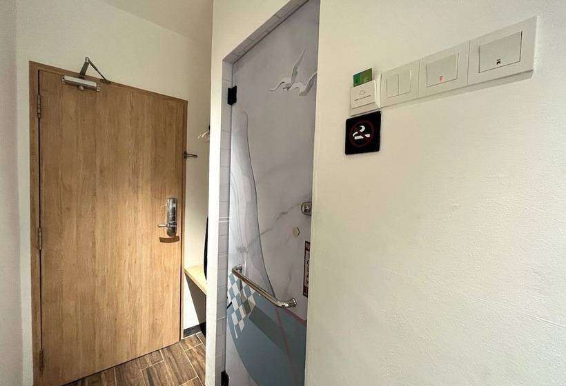 اتاق استاندارد با تخت دو نفره بزرگ, Apple 1 Hotel Queensbay