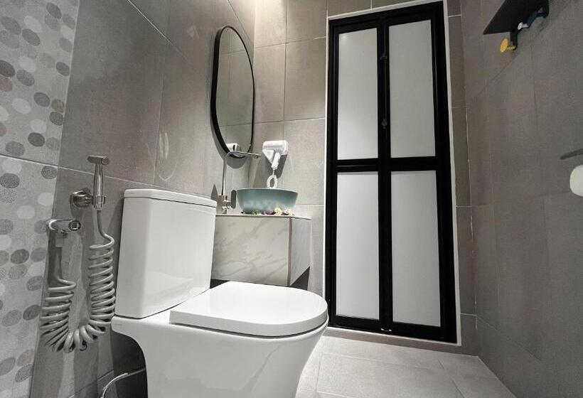 اتاق لوکس خانوادگی, Apple 1 Hotel Queensbay
