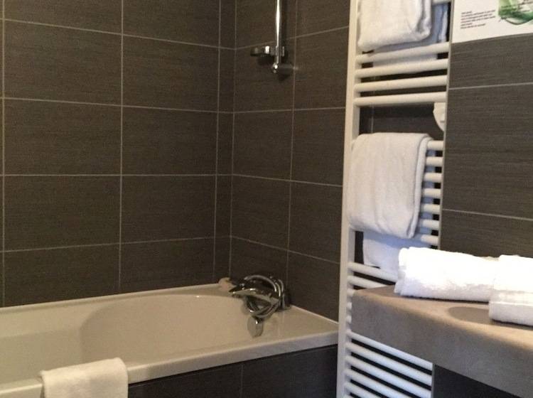 اتاق استاندارد چهار تخته, Hôtel Bar Le Globe