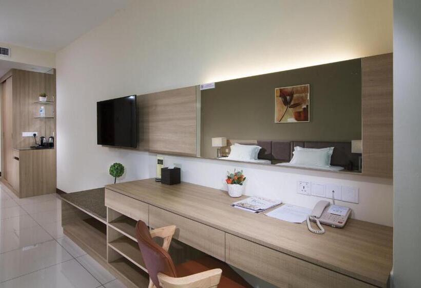 اتاق لوکس با تخت بزرگ, One Pacific Hotel & Serviced Apartments