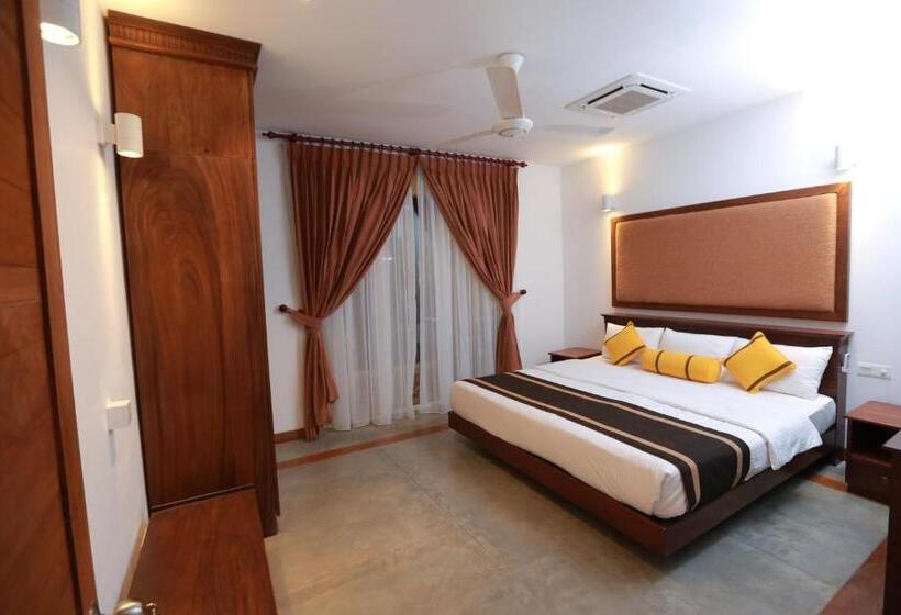 Апартаменты 3 Спальни, Refresh Hotel Hikkaduwa