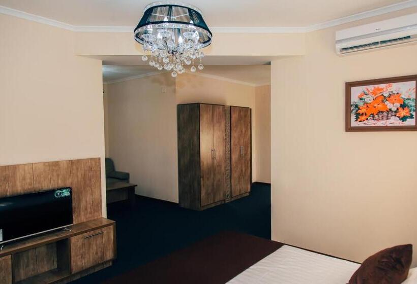 Habitación Familiar, Bek Samarkand