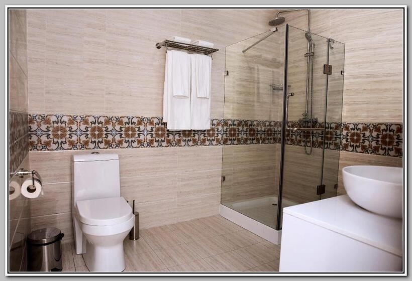 Habitación Familiar, Bek Samarkand