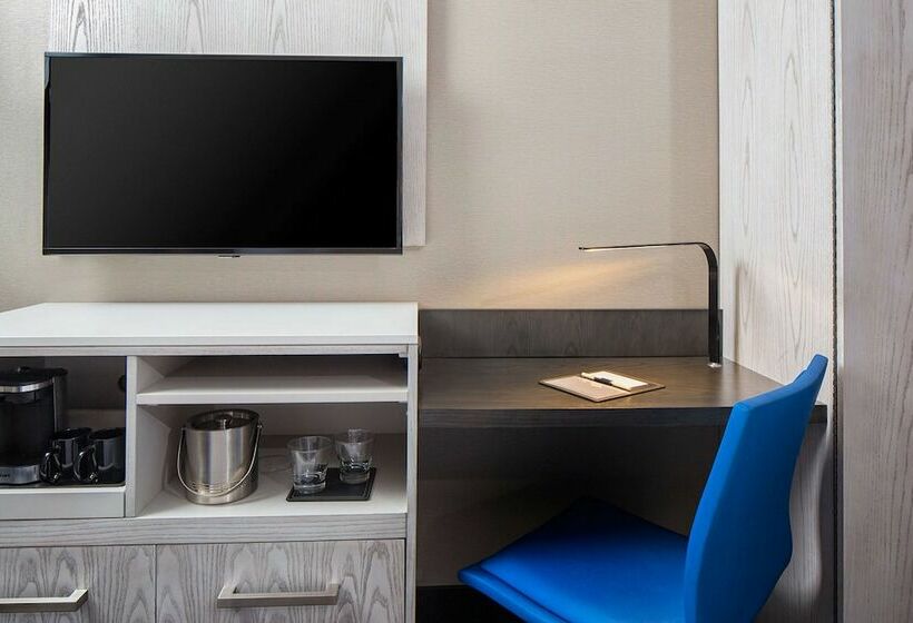带城市景观的优质房间, Doubletree By Hilton  New York Times Square West