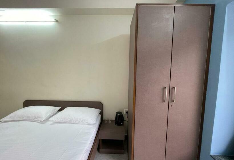 Standard Room, Arihant Guest House