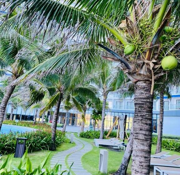 اتاق لوکس با چشم‌انداز دریا, Arena Cam Ranh Beach Resort
