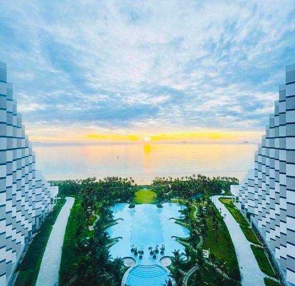 اتاق لوکس با چشم‌انداز دریا, Arena Cam Ranh Beach Resort