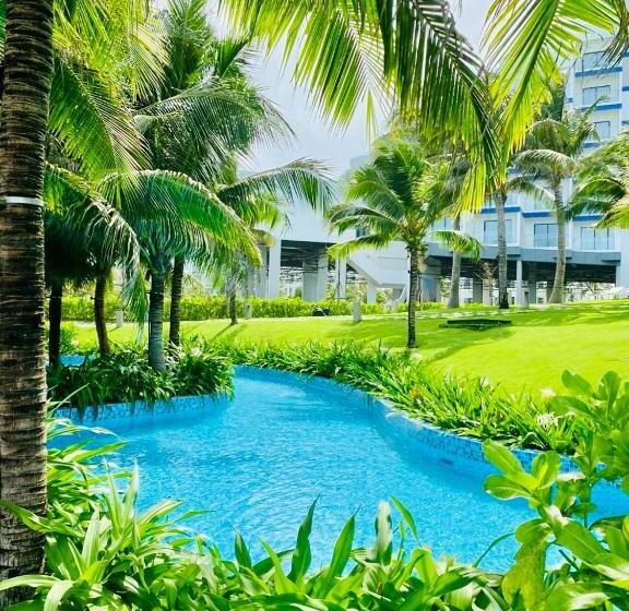 اتاق لوکس با چشم‌انداز دریا, Arena Cam Ranh Beach Resort