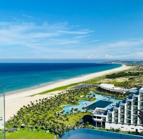 اتاق لوکس با چشم‌انداز دریا, Arena Cam Ranh Beach Resort