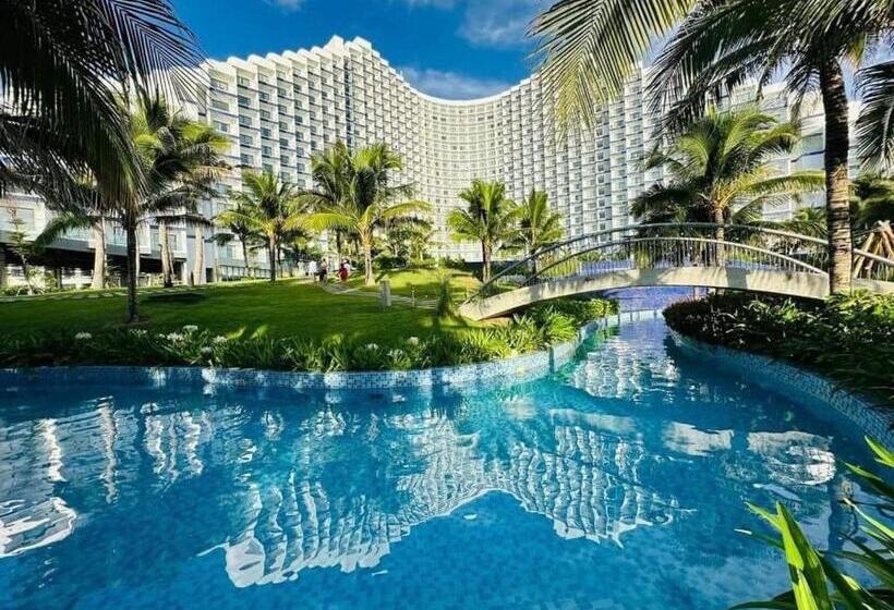 اتاق لوکس با چشم‌انداز دریا, Arena Cam Ranh Beach Resort